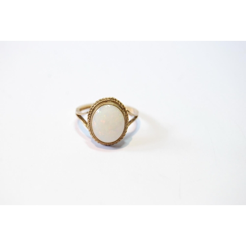 112 - Opal ring in 9ct gold with rope edge, size O.