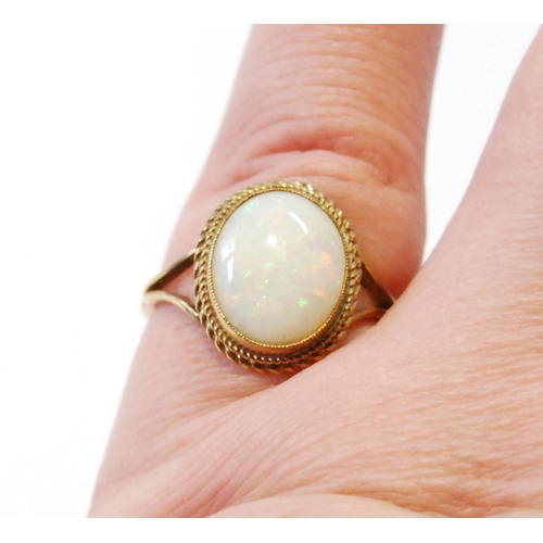 112 - Opal ring in 9ct gold with rope edge, size O.