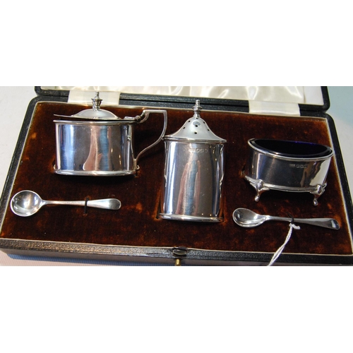 125 - Silver three-piece condiment set, oval straight-sided, by Walker & Hall, Sheffield 1926, 141g or... 