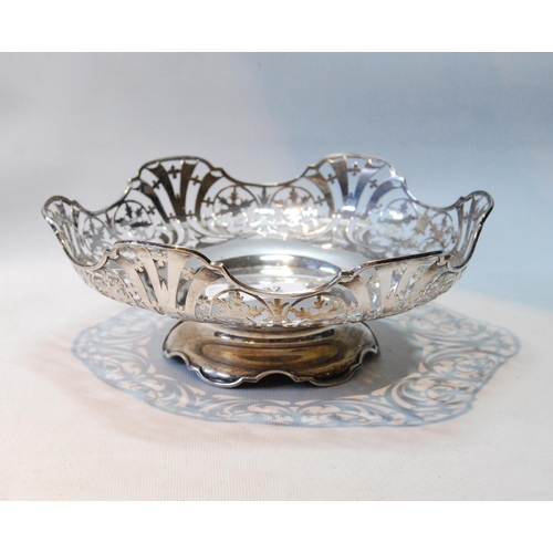 132 - Silver circular fruit bowl, pierced with scrolls, Sheffield 1928, 23.5cm, 404g or 13oz.