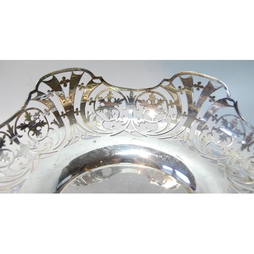 132 - Silver circular fruit bowl, pierced with scrolls, Sheffield 1928, 23.5cm, 404g or 13oz.