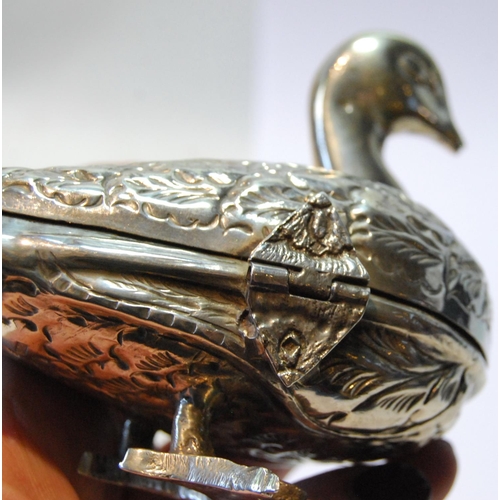 133 - Middle eastern silver box modelled as a duck, 11.5cm, 180g or 5½oz.