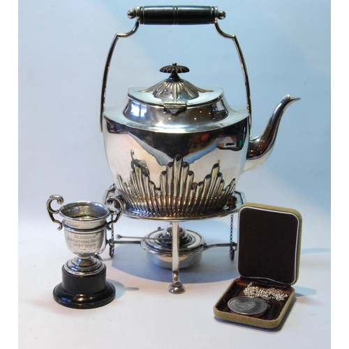 90 - EP kettle on stand, a silver small cup and a crown necklet.