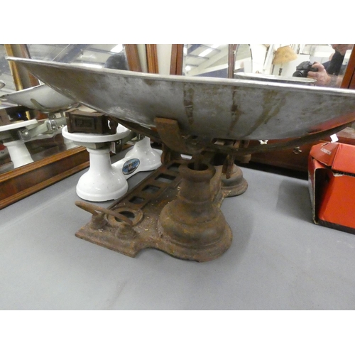 126 - Two sets of vintage kitchen scales.