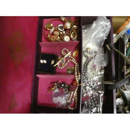 127 - Large box of costume jewellery.