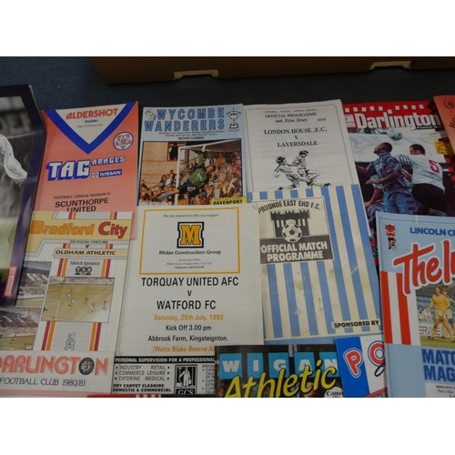 173 - Large collection of miscellaneous football programmes including Notts Forest, Manchester United, Dar... 