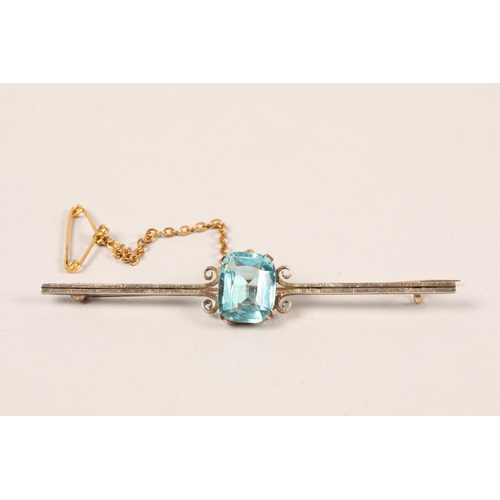 105 - 9ct gold aquamarine bar brooch; 7cm long; gross weight 4.2g