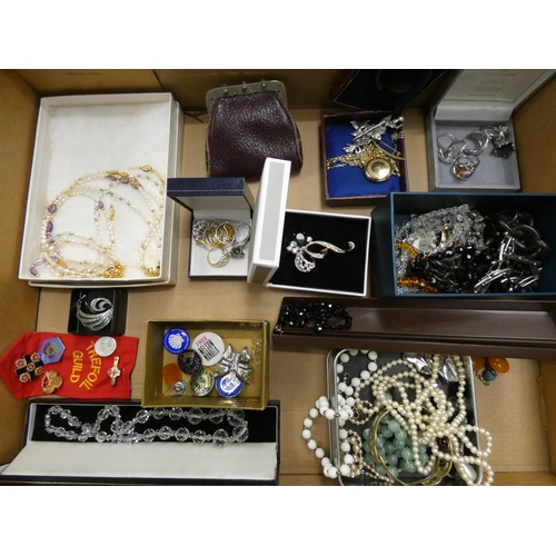 227 - Box of costume jewellery.