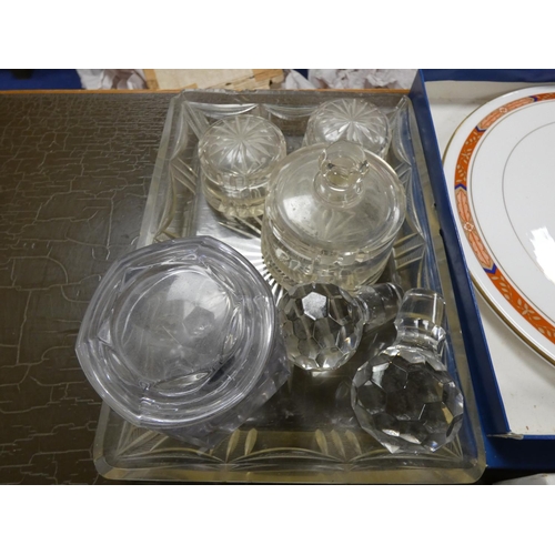 302 - Collection of miscellaneous glassware etc. including Worcester cake serving plate.