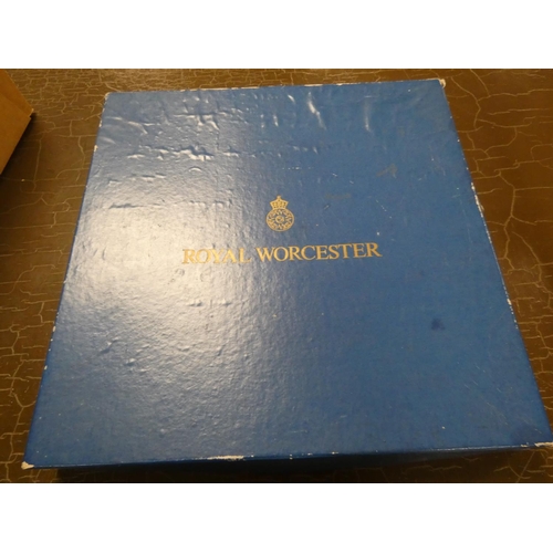 302 - Collection of miscellaneous glassware etc. including Worcester cake serving plate.