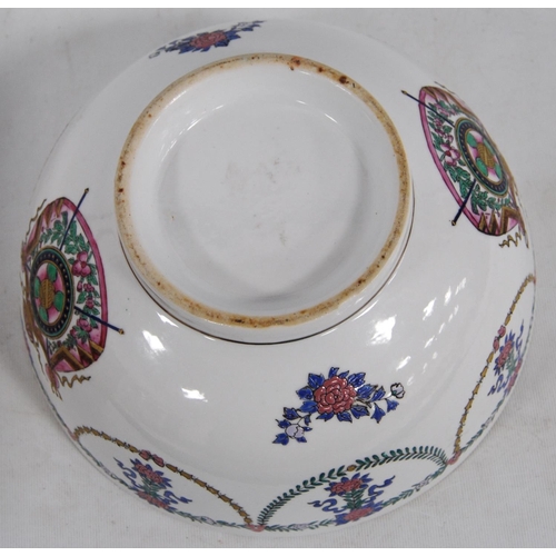 243 - Pseudo Chinese Armorial bowl in the manner of Samson of Paris decorated with floral garlands to the ... 