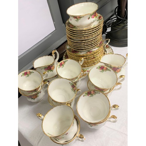 271 - Old Country Roses Royal Albert part tea set