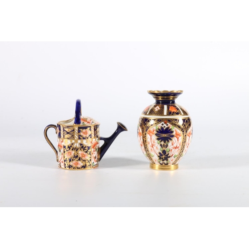  Crown Derby オールド伊万里 ミニ花瓶 Royal Crown Derby Imari pattern 1128 miniature watering can, red