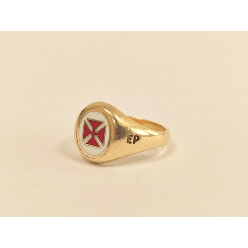 128 - 9ct gold Knights Templar ring with central red enamel Maltese cross against a white background flank... 