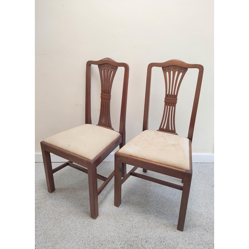 462 - Set of six mahogany dining chairs, including two carvers. (6).