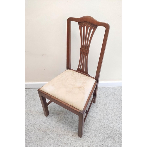 462 - Set of six mahogany dining chairs, including two carvers. (6).