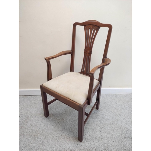 462 - Set of six mahogany dining chairs, including two carvers. (6).