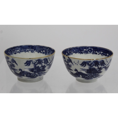 300 - Small collection of 18th and early 19th century English porcelain, comprising: two Worcester blue an... 