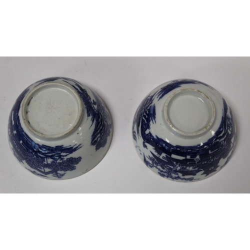 300 - Small collection of 18th and early 19th century English porcelain, comprising: two Worcester blue an... 