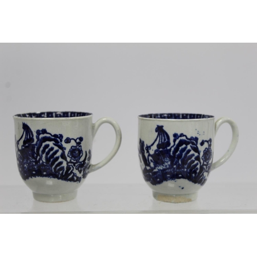 300 - Small collection of 18th and early 19th century English porcelain, comprising: two Worcester blue an... 