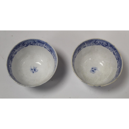 300 - Small collection of 18th and early 19th century English porcelain, comprising: two Worcester blue an... 