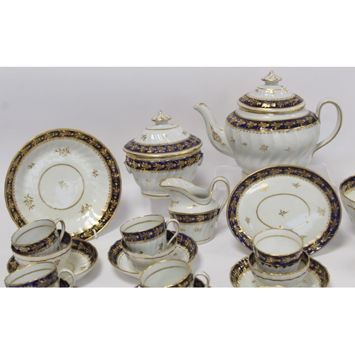 301 - Late 18th/early 19th century New Hall English porcelain tea set, pattern no. 243, with twist fluting... 