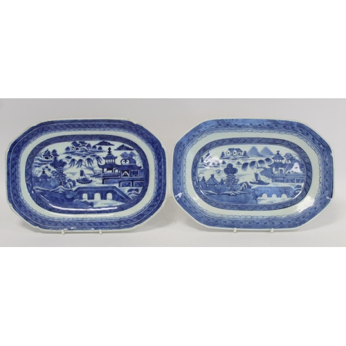 320 - Two 18th century Chinese porcelain Nankin small blue and white ashets or stands of octagonal form, e... 