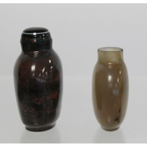 350 - 19th century Chinese black and brown streaked glass snuff bottle imitating agate with black stopper,... 