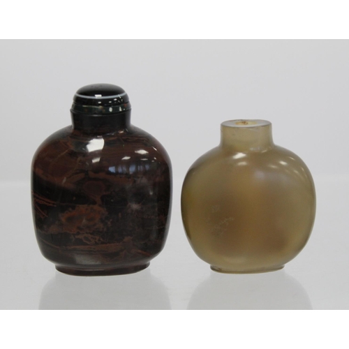 350 - 19th century Chinese black and brown streaked glass snuff bottle imitating agate with black stopper,... 