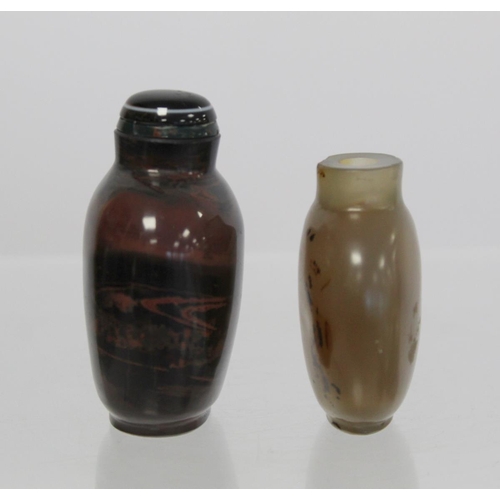 350 - 19th century Chinese black and brown streaked glass snuff bottle imitating agate with black stopper,... 