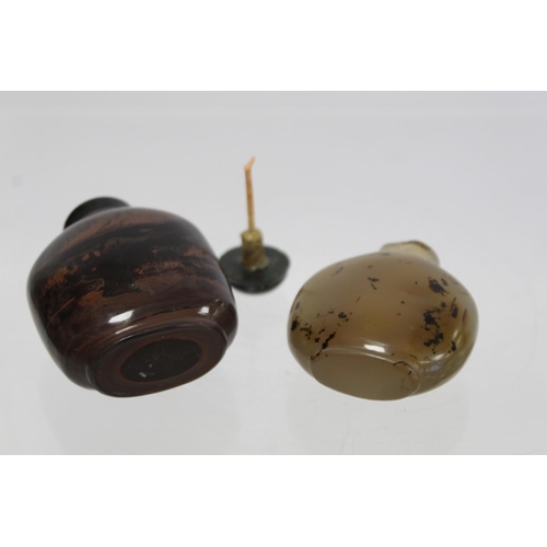 350 - 19th century Chinese black and brown streaked glass snuff bottle imitating agate with black stopper,... 