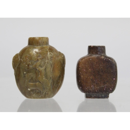 365 - 19th/20th century Chinese snuff bottle of café au lait soapstone carved with a figure of a de... 