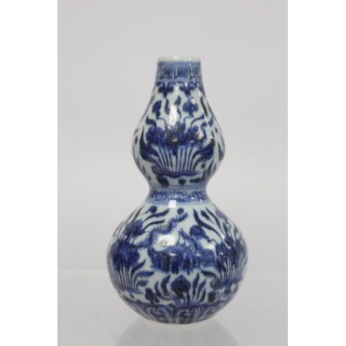 378 - Antique Chinese Ming style blue and white porcelain vase of double gourd form with underglaze blue f... 