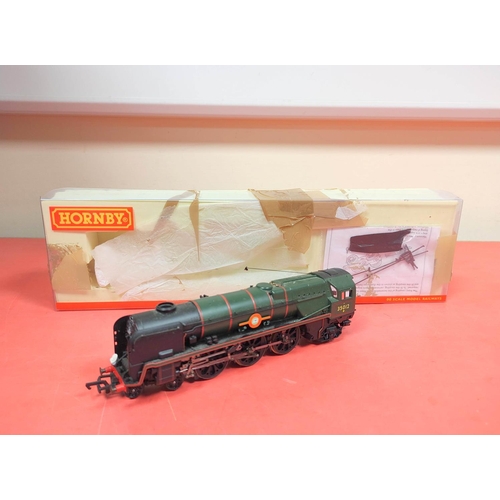 211 - Collection of 00 gauge model trains to include Hornby & Bachmann. Comprising of a Hornby BR S15 ... 