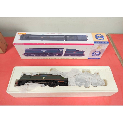 211 - Collection of 00 gauge model trains to include Hornby & Bachmann. Comprising of a Hornby BR S15 ... 