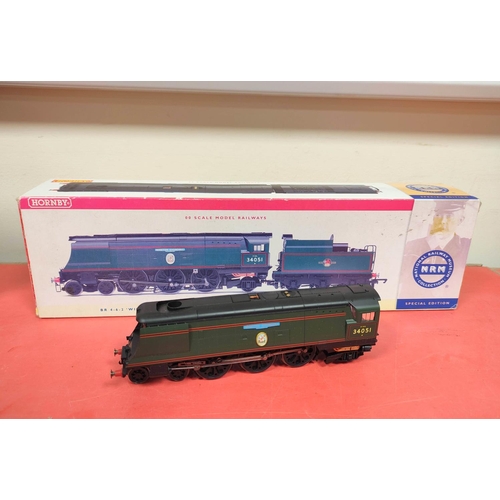 211 - Collection of 00 gauge model trains to include Hornby & Bachmann. Comprising of a Hornby BR S15 ... 