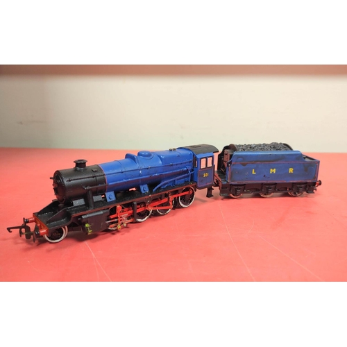 212 - Group of 00 gauge locomotives and carriages comprising of a scarce Hornby Acho 0-30-TU-20 6365, a Ho... 