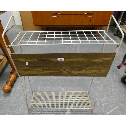 69 - Small shop shelving unit.