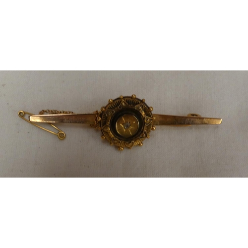 97 - 9ct gold Victorian bar brooch, 5g.