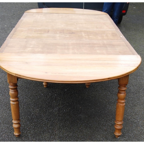 419 - French walnut extending dining table, with four additional leaves, on six turned supports, 67cm wide... 