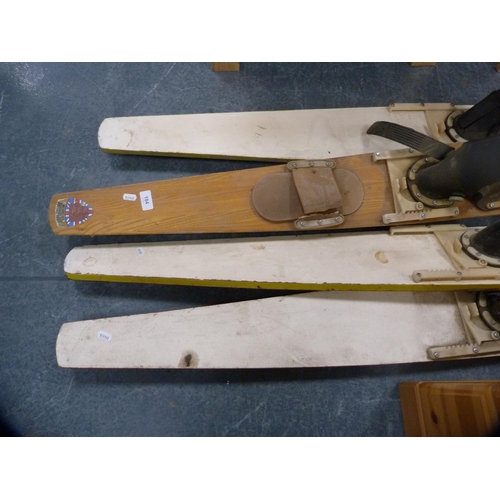 184 - Four snowboard skis.