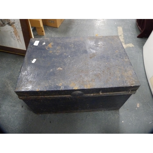 195 - Metal trunk.