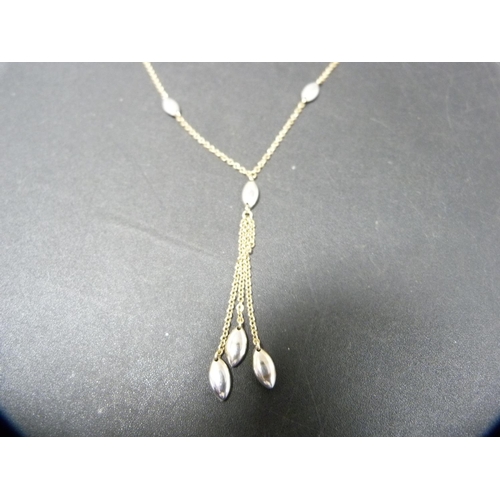 255 - 9ct yellow and white gold chain with pendant drop, 5.1g.