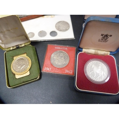 281 - Commemorative Royal Mint coins, mainly for the 1977 Jubilee, USA Liberty 1972 coin clip, fashion wat... 