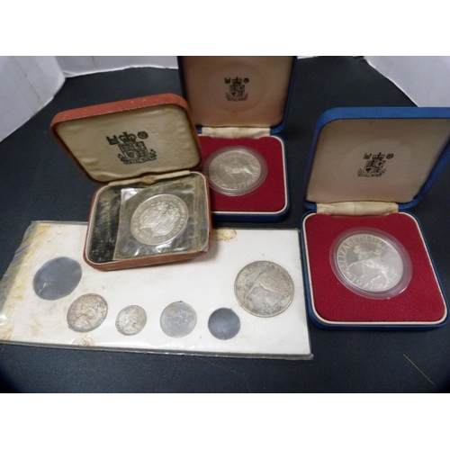 281 - Commemorative Royal Mint coins, mainly for the 1977 Jubilee, USA Liberty 1972 coin clip, fashion wat... 