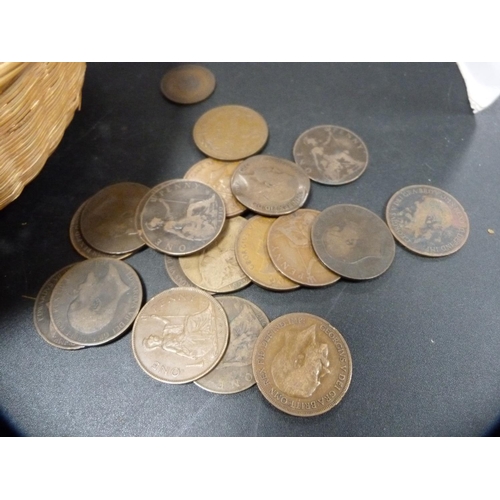 283 - Quantity of Edward VII and later copper pennies and other similar coinage.