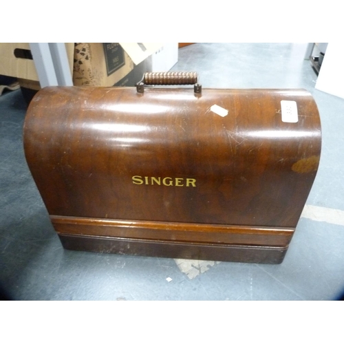 332 - Singer sewing machine.