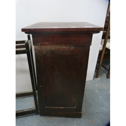 406 - Pot cupboard and an umbrella stand.