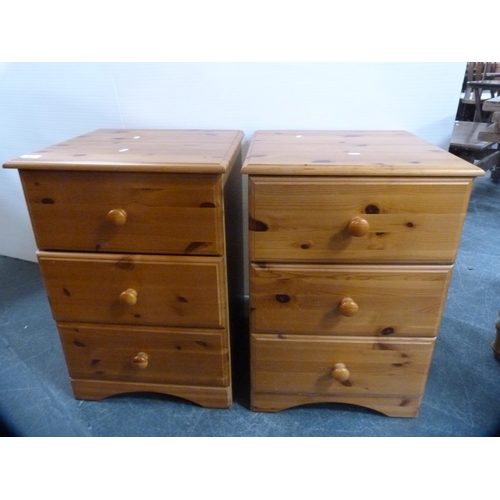 418 - Pair of pine three-drawer bedside cabinets.