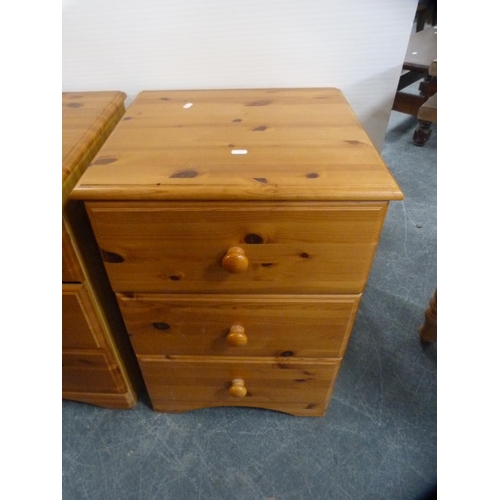 418 - Pair of pine three-drawer bedside cabinets.